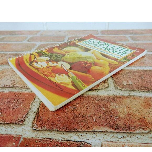 COOK LITE EAT RIGHT Vtg 80s Cookbook Favorite Recipes of Home Economic Teachers - Picture 9 of 11